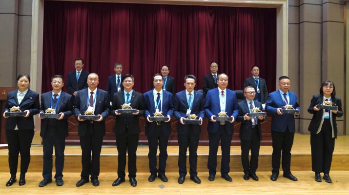 乐玩体育(中国)召开2022年度表彰大会