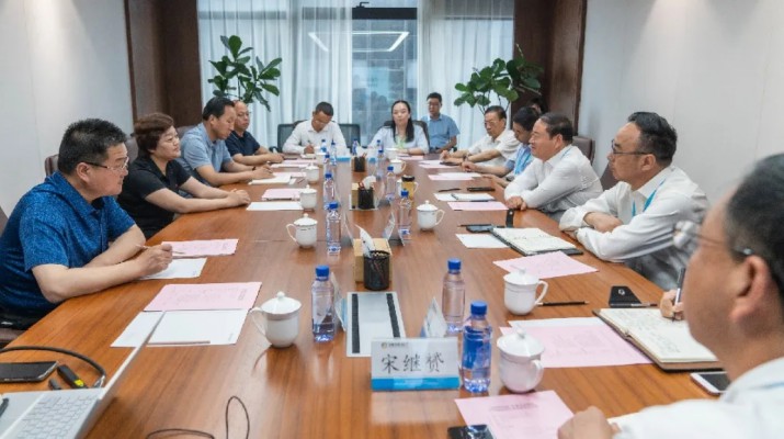 华池县县委书记辛少波一行到访乐玩体育(中国)
