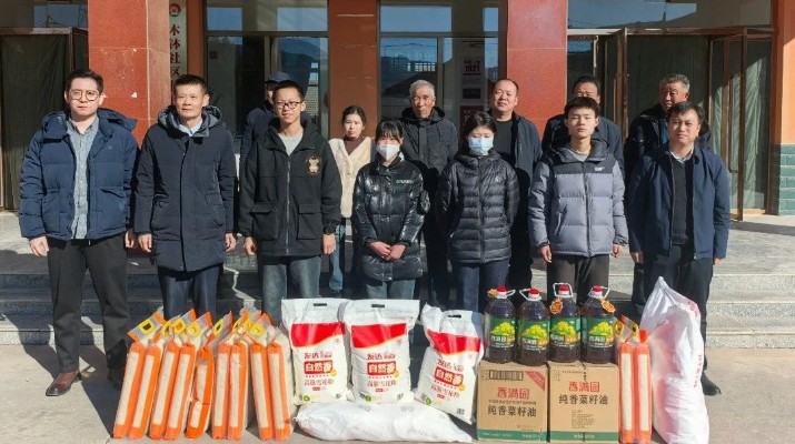 乐玩体育(中国)开展节前走访结对关爱对象和慰问驻村帮扶干部活动