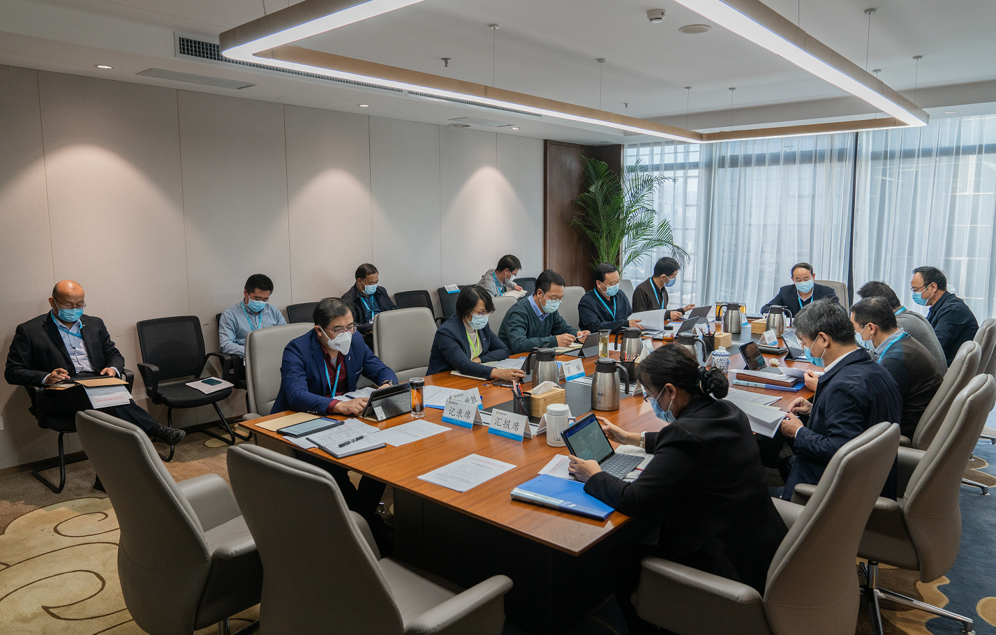 乐玩体育(中国)召开会议传达学习贯彻党的十九届六中全会精神